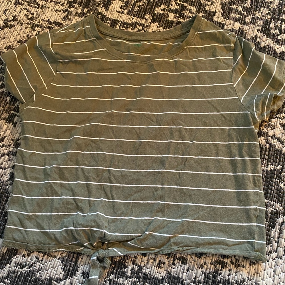 striped dark green and white crop top t- shirt | size medium